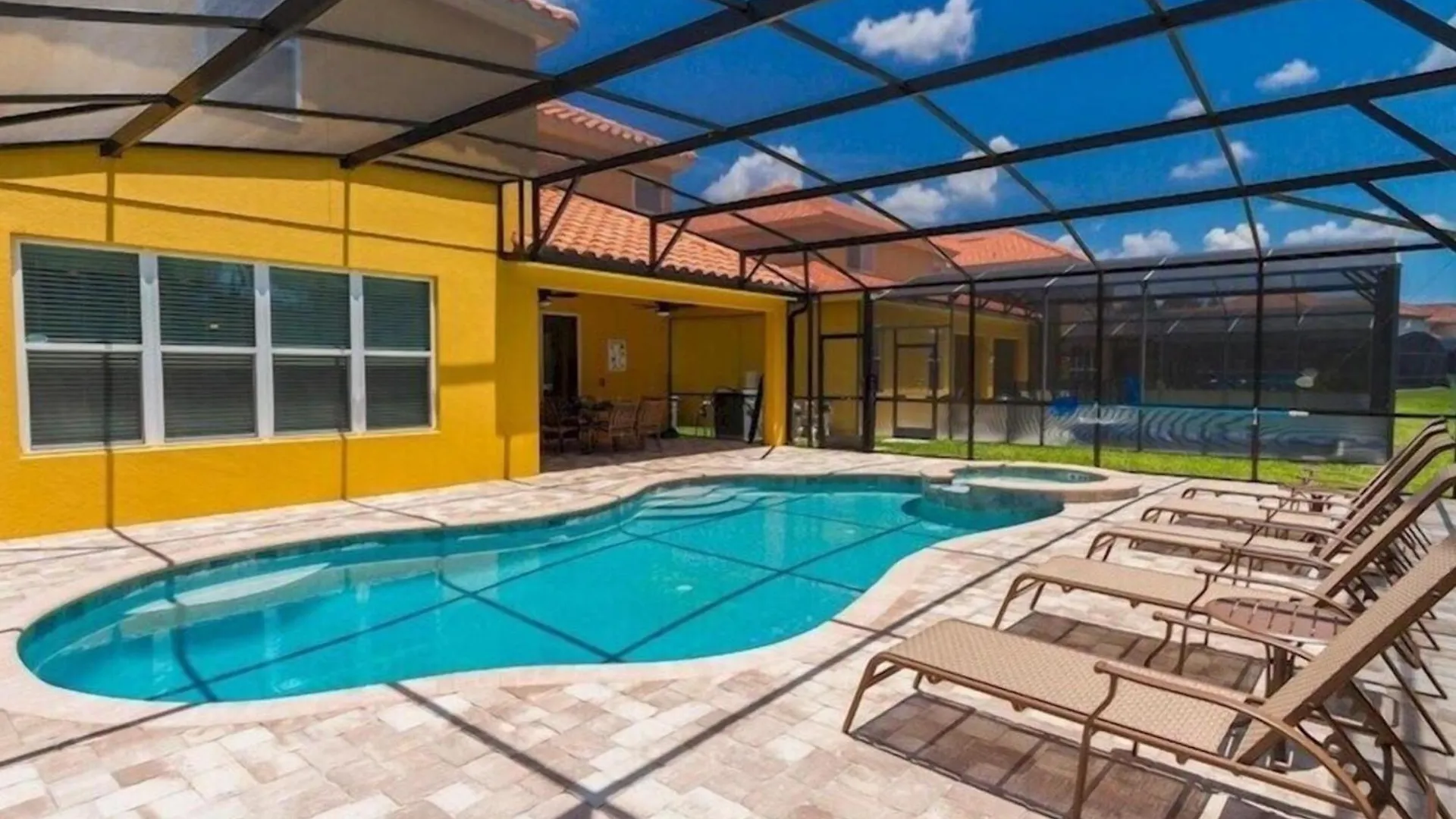 Luxurious 6 Bed Villa With South Facing Pool Davenport